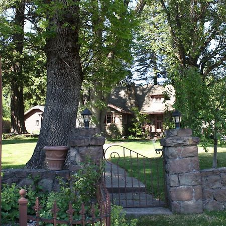 Strawberry Valley Inn Mount Shasta Esterno foto