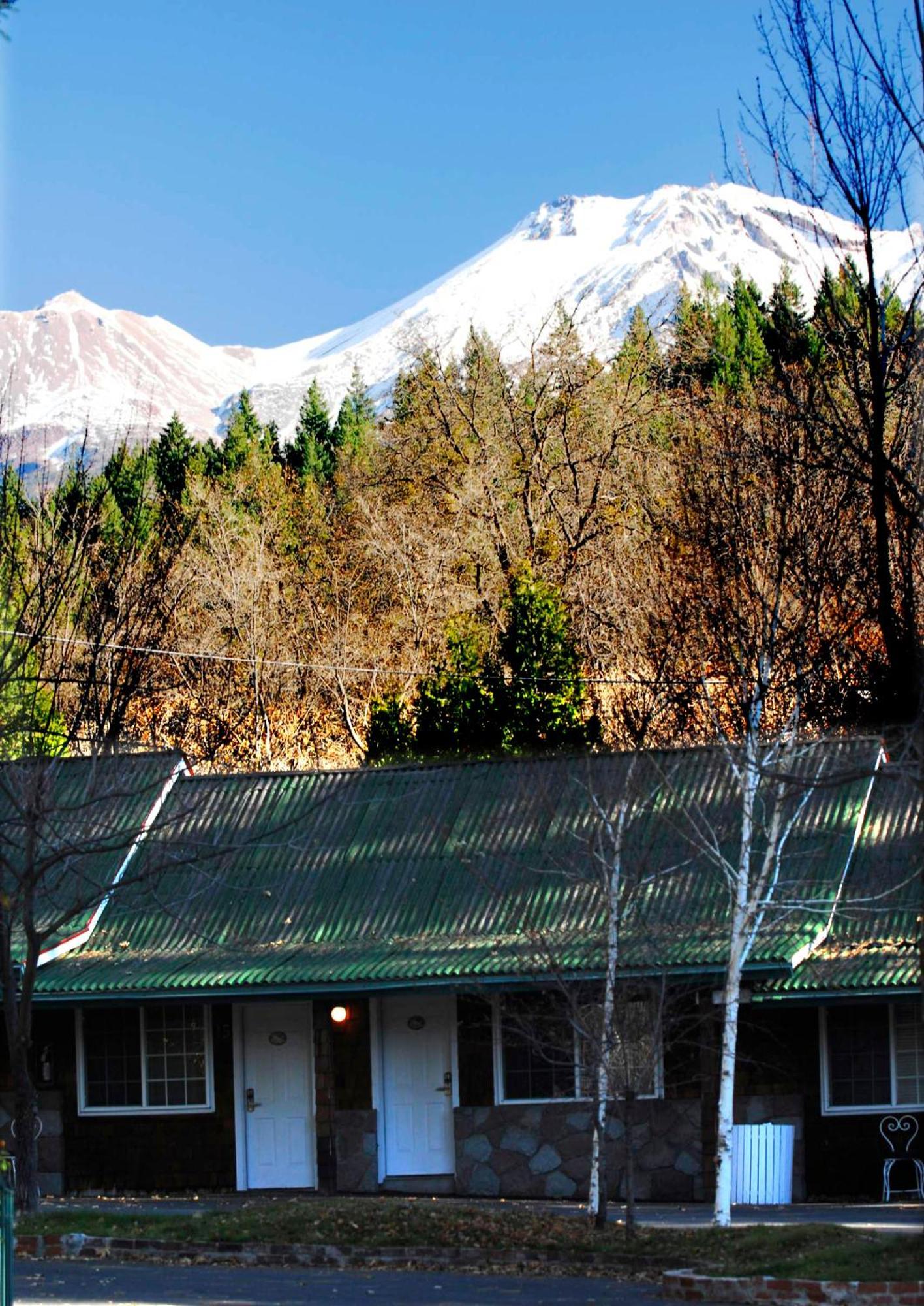 Strawberry Valley Inn Mount Shasta Esterno foto
